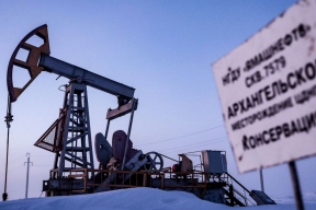 Как сокращение нефтедобычи и падение цен на нефть бьют по российскому бюджету